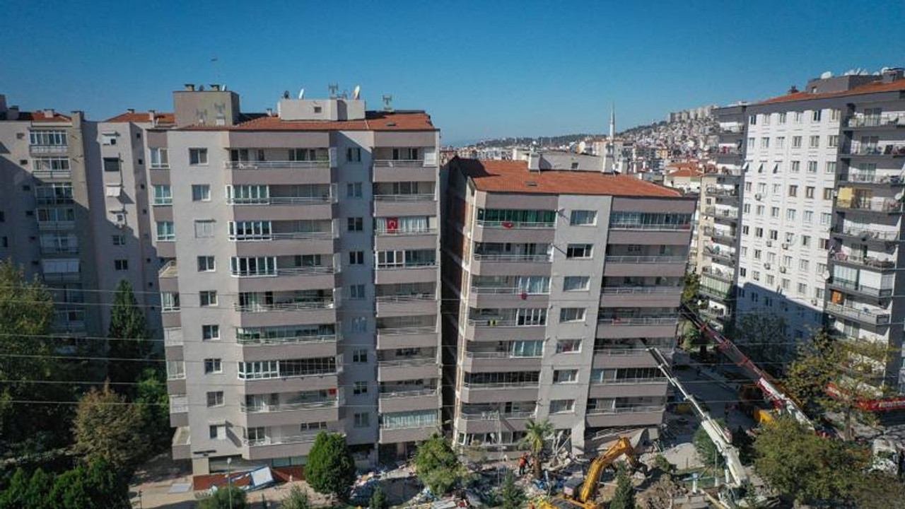 çiftleşme yan yana bina apartman
